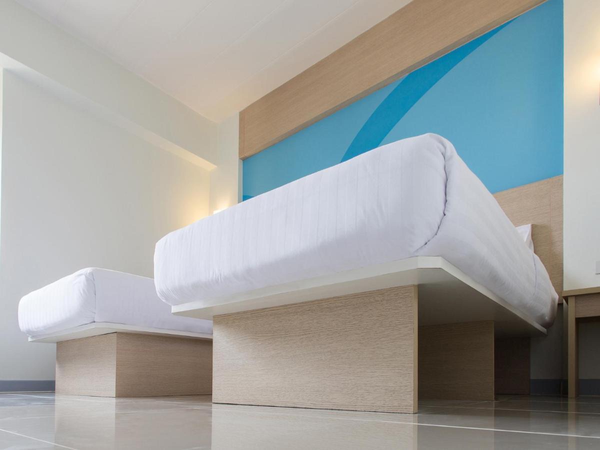 Hop Inn Phitsanulok Mittraphap Road Екстер'єр фото